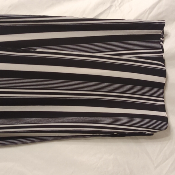 Striped Slit Maxi Skirt - Picture 3 of 8